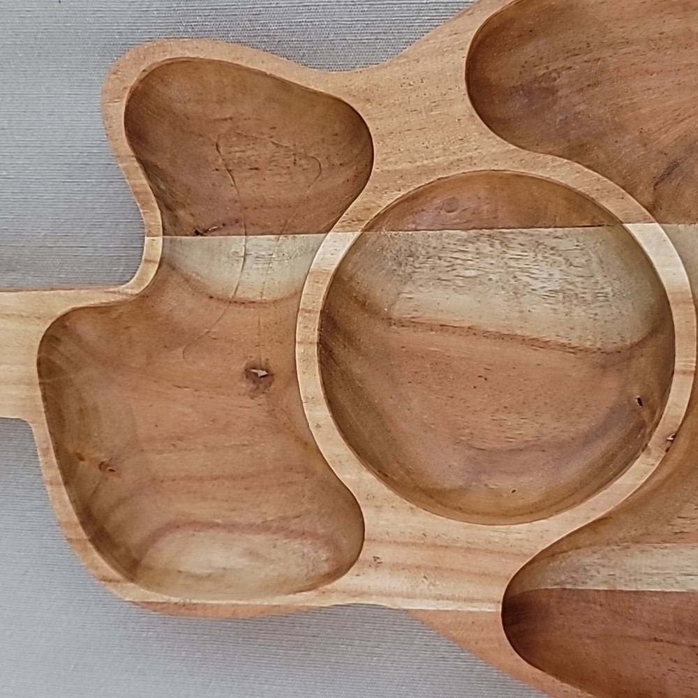 Dolly Parton Guitar-Shaped Acacia Wood Serving Tray - Picture 4 of 16